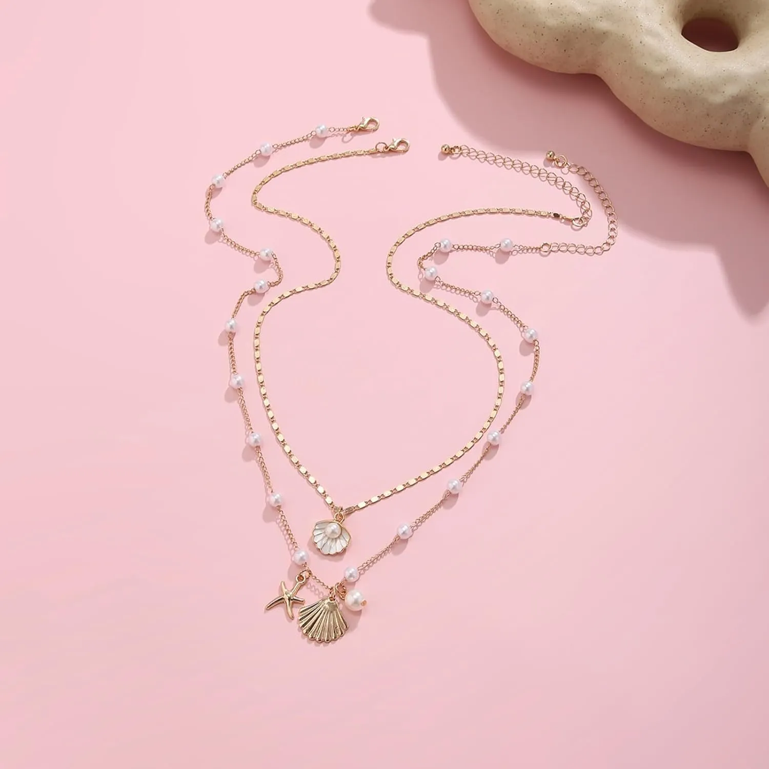 Bohemian Seashell Starfish Necklace,Dainty Layered Pearl Necklaces 14K Gold Plated Shell Starfish Pedent Pearl Choker Necklace for Women Beach Jewelry Gifts