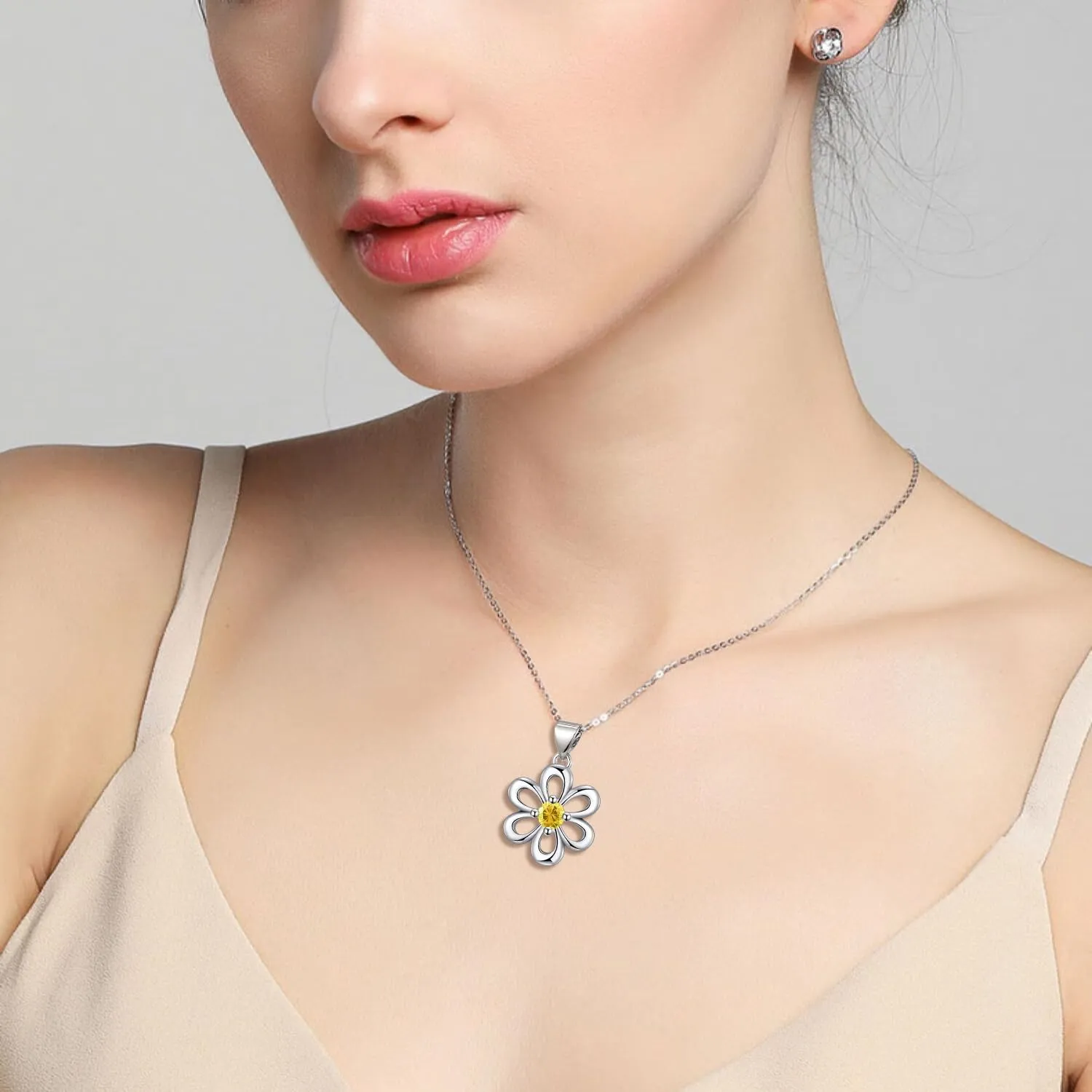 Flower Necklace Tulip/Sunflower/Daisy/Bee Pendant Necklaces Jewelry for Women Mom Gifts