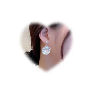 W WEILIRIAN Boho Pearl Shell Earrings Shell Dangle Drop Earrings Pearl Stud Earrings White Shell Drop Earrings Pearl Dangling Earrings Jewelry for Women and Girls Gifts