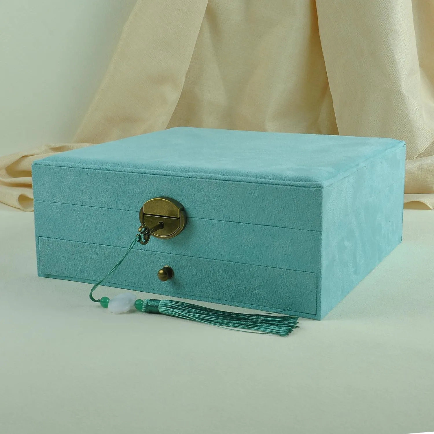 Women Jewelry Box Lockable 3 Layers Large Jewelry Organizer Storage Case for Earrings Necklaces Rings Bracelets,Green Display Jewel Holder (Light Green)