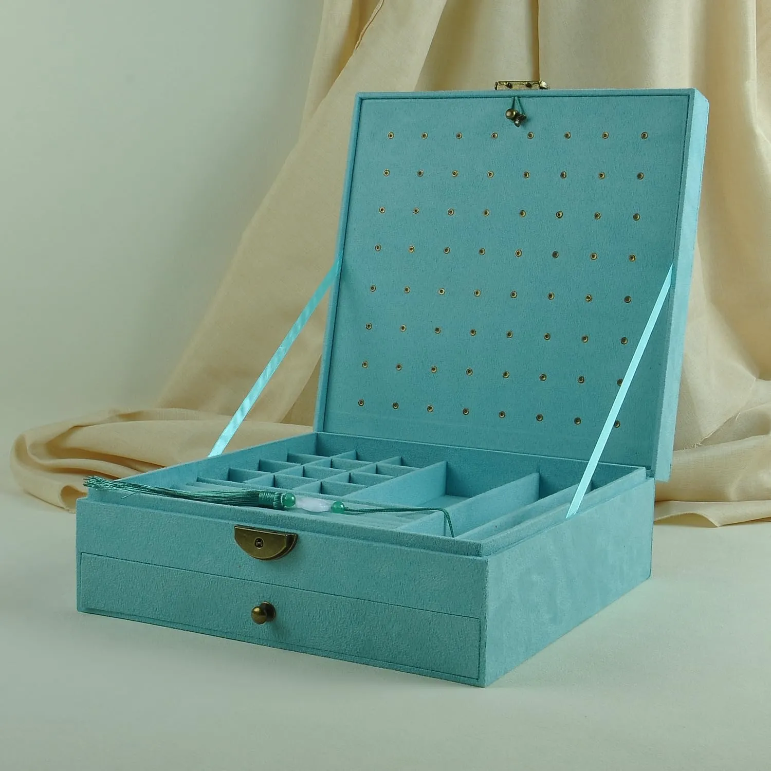 Women Jewelry Box Lockable 3 Layers Large Jewelry Organizer Storage Case for Earrings Necklaces Rings Bracelets,Green Display Jewel Holder (Light Green)